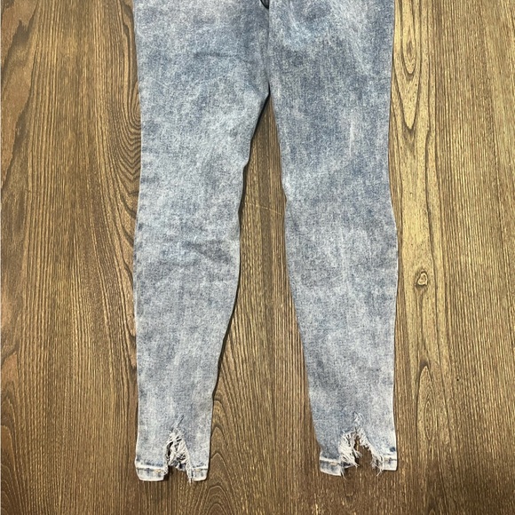 M Jeans by Maurices Skinny High Rise Button Fly Split Hem Acid Wash Size XS - Picture 9 of 13